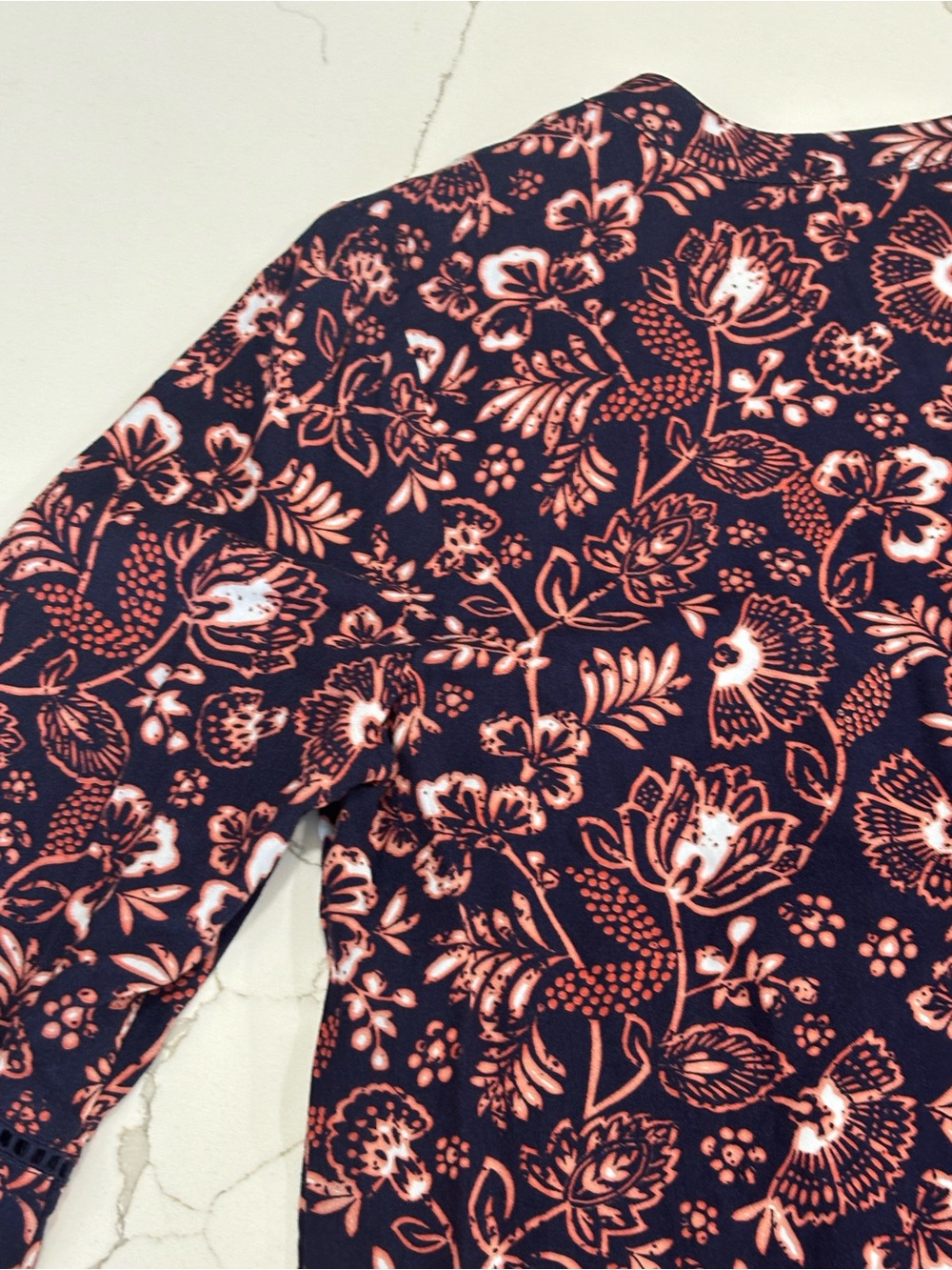 Gloria Vanderbilt Nova Navy Coral Floral V-Neck Tunic Blouse Top Bell Sleeve M - Picture 9 of 16